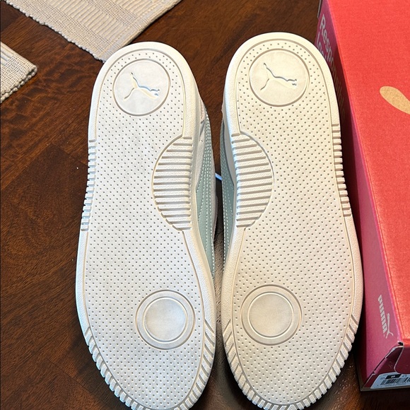 Puma White and Frosted Dew-Marble Puma Club 5v5 Suede Sneakers. Never worn. - Picture 4 of 6